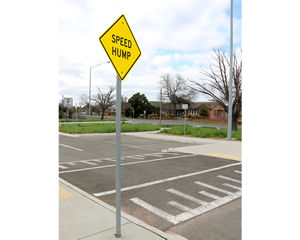 Speed hump sign