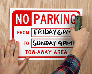 Tempoary plastic no parking signs